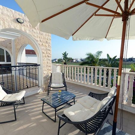 Karythia Vila Pyla Exterior foto