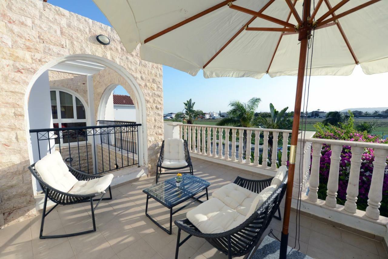 Karythia Vila Pyla Exterior foto