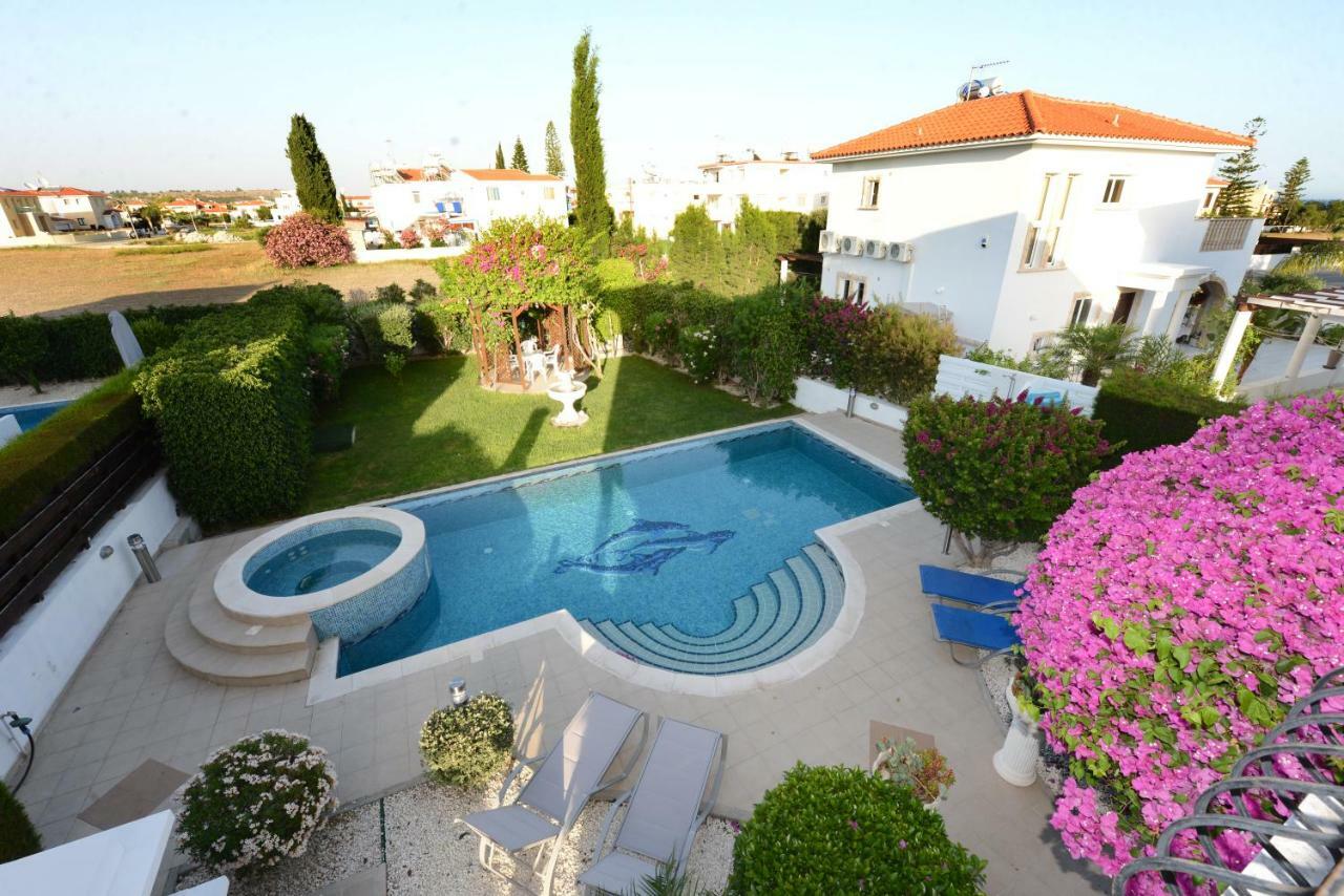 Karythia Vila Pyla Exterior foto