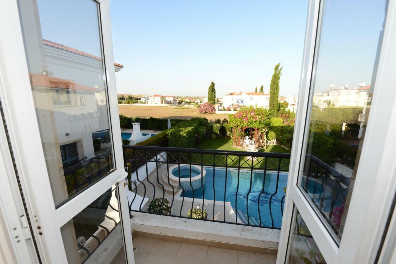 Karythia Vila Pyla Exterior foto