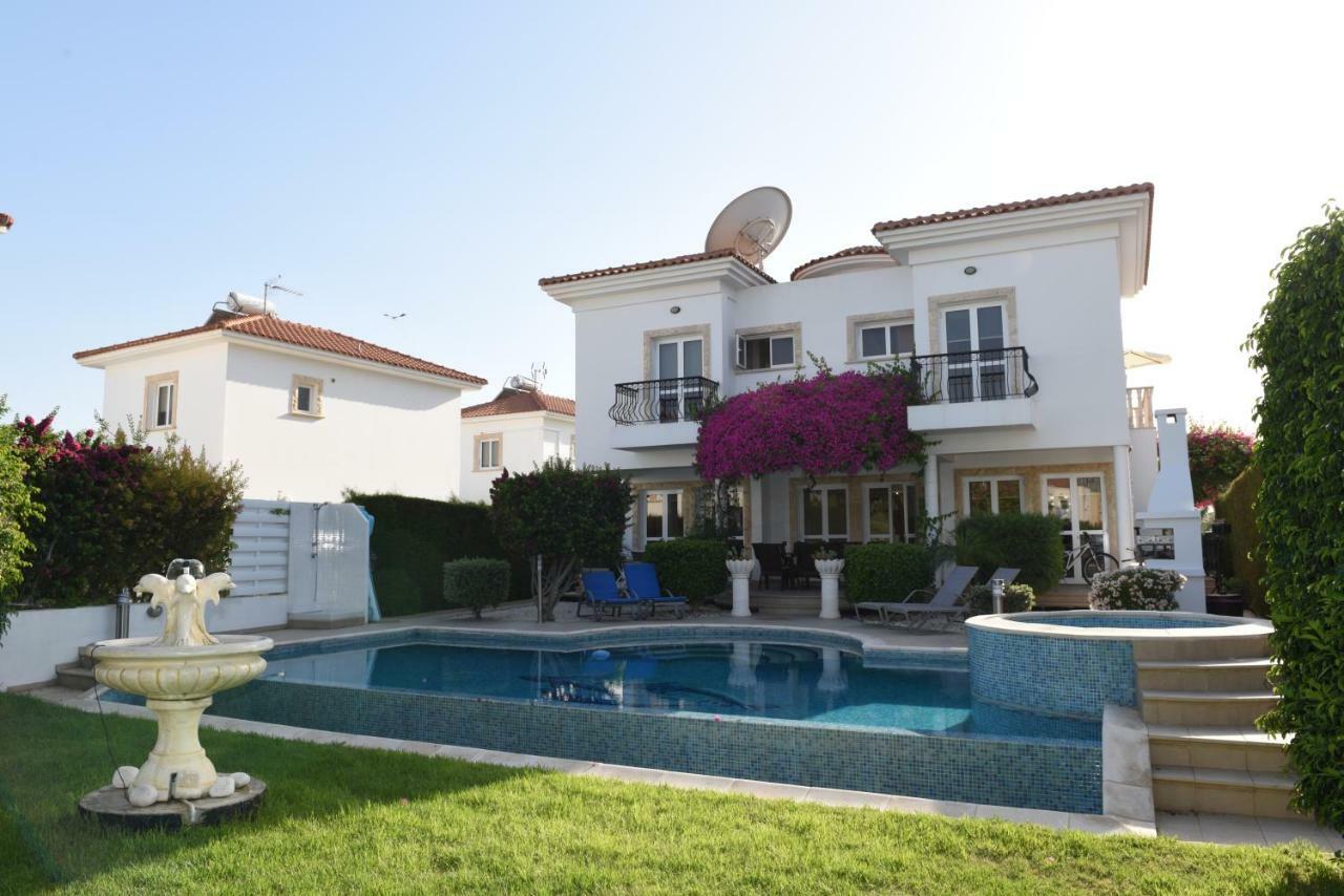 Karythia Vila Pyla Exterior foto